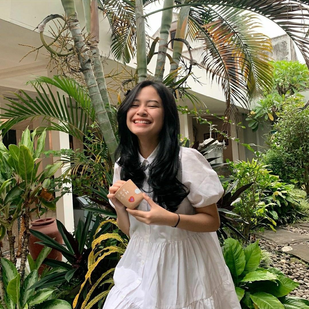 hanggiini's tweet photo. I tried to paint my dream and hope for 2021 on this pretty mug. Breath &amp; Love, I wish I could give myself more space and love more what I have. May many good things come to us all. Take a deep breath, stay positive and spread love! ♡ https://t.co/OLAg3upD9Y