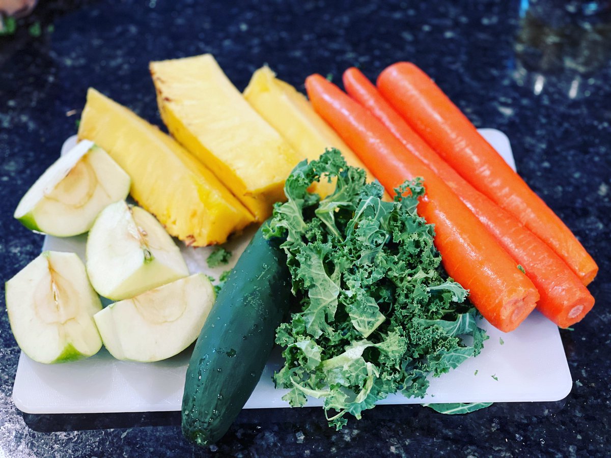modelboyjd's tweet photo. Guess what time it is?!? 🥕🍍🍏🥒🥬#juicingtime #juicing #carrots #apples #pineapple #cucumber #kale #healthy #healthyfood #healthylifestyle #influencer #superfood #wherethehealthyreside https://t.co/e7Nx7U2b9M