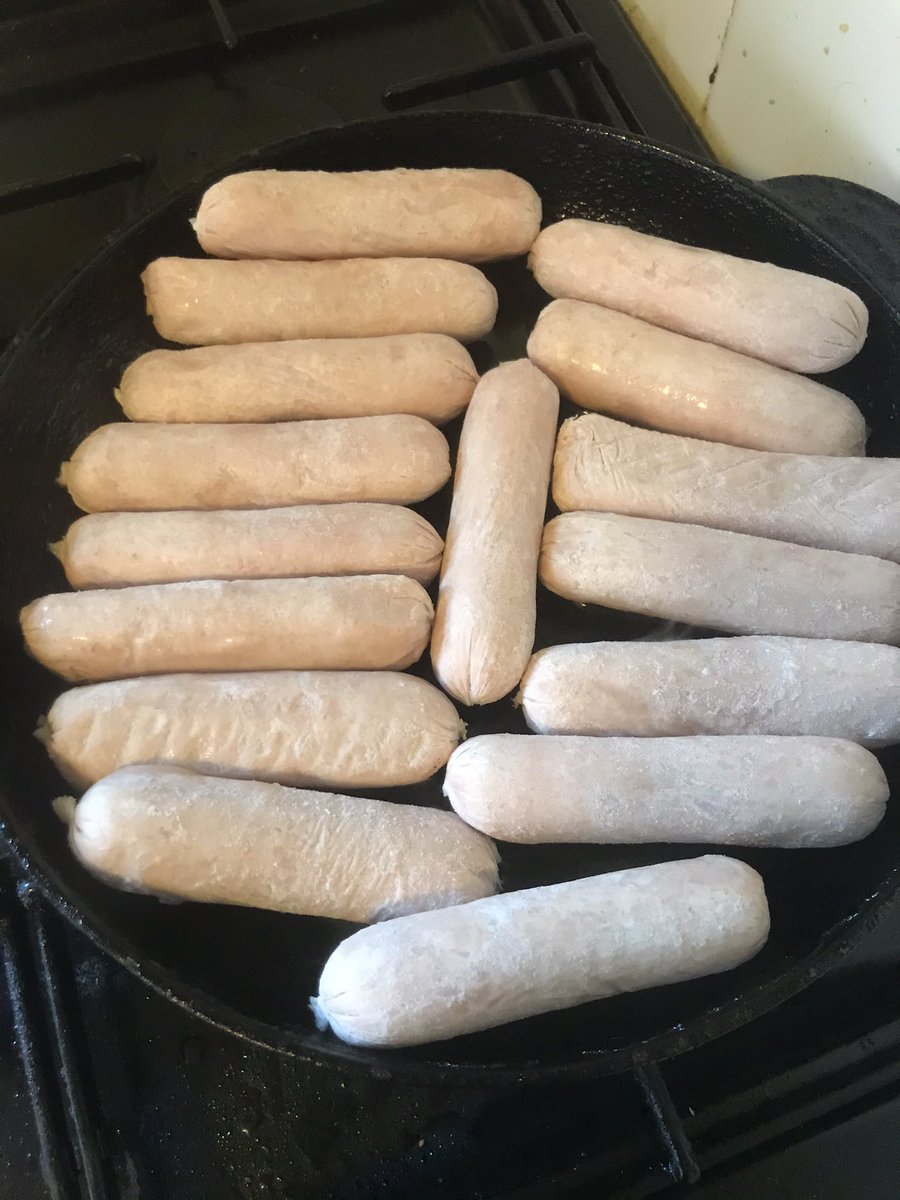 Eurodeluxe's tweet photo. Just bought this pack of โ20โ #sausages @HeronFoods only to find thereโs actually only 16 inside. This happened the last 2 Saturdays too - we get them every week for the dogs #notfair #saddogs ๐พ #weightsandmeasures https://t.co/ByQt15hUwo