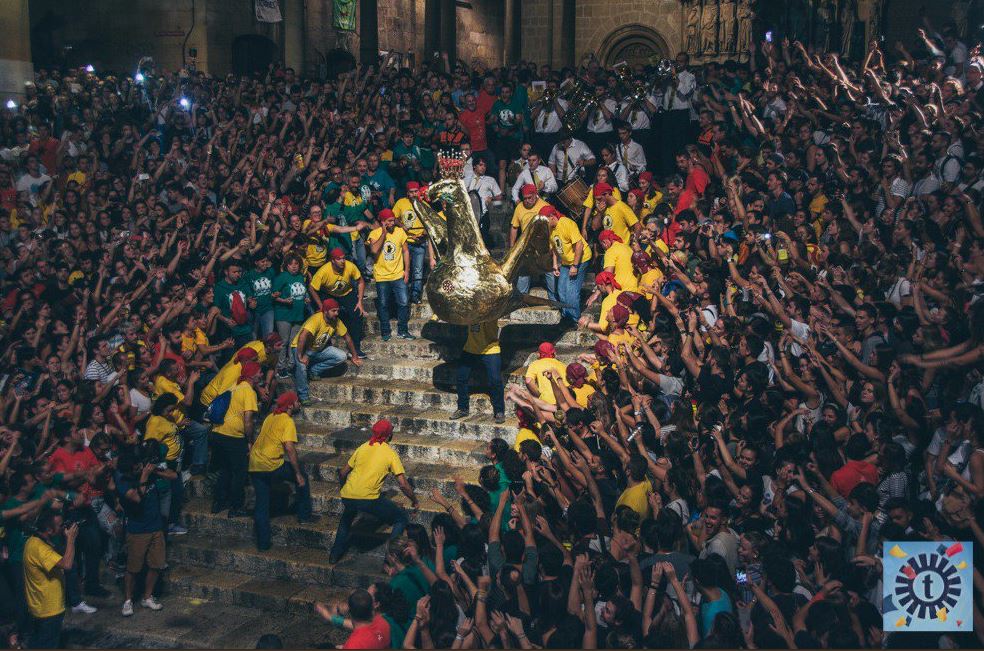 peiretis's tweet photo. “Todos tenemos recuerdos en unas escaleras”
Otros:                                       Yo: https://t.co/Xu9Q7PWFOY