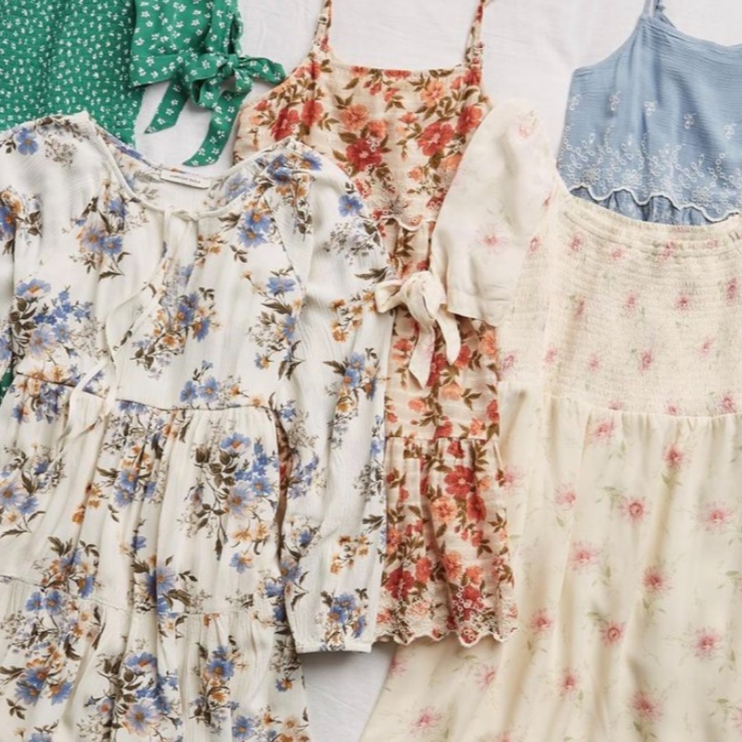 American Eagle would like to remind you it’s almost floral dress szn...🌼🌸🌺