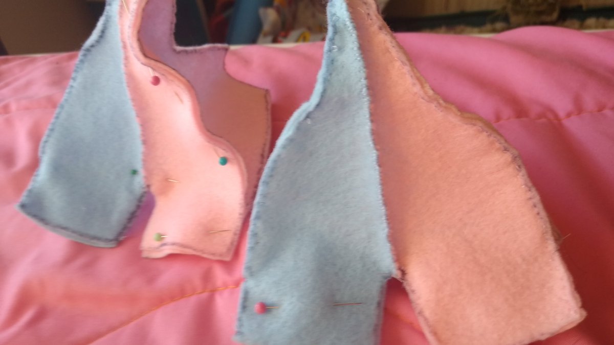 CraftyLaprasArt's tweet photo. In the meantime, heres some wip from some more split scalemeates I was working on 🏳️🌈
#scalemates #homestuck #plush https://t.co/zsi1nxTYZi