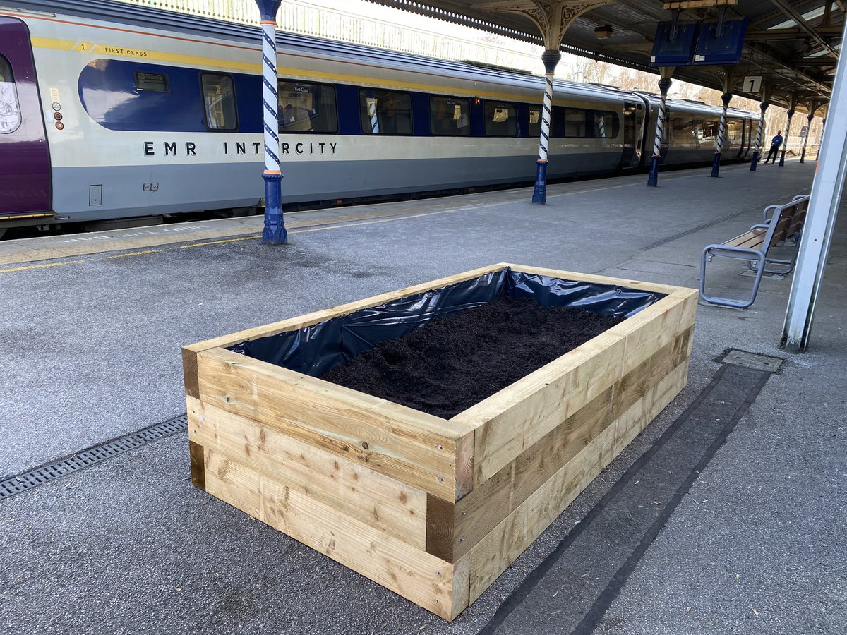 So this is what we got up to today at Chesterfield - one bee friendly planter constructed on P1 thanks to <a href="/bee_trust/">Bee Friendly Trust</a> <a href="/CommunityRail/">Community Rail Network</a> @weareEMR <a href="/DVLrail/">Derwent Valley Line</a> <a href="/EastMidRailway/">East Midlands Railway (EMR)</a> and....