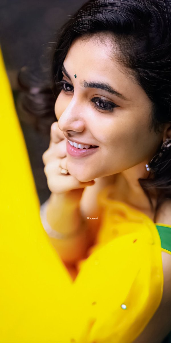 Priyankaeditz's tweet photo. Wallpaper 💛

@priyankaamohan #PriyankaMohanFansDominatesTwitter https://t.co/5GLhUjLr6k