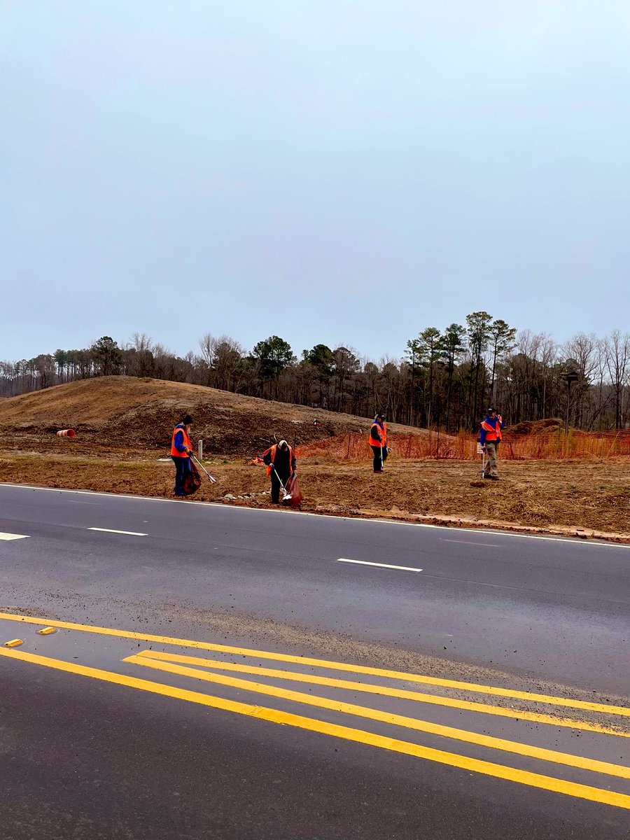 ApexCapa's tweet photo. Spring Adopt-A-Highway on Kelly Rd @ApexCapa @townofapex @ApexPolice #KeepApexTidy https://t.co/9BBgABhLsJ