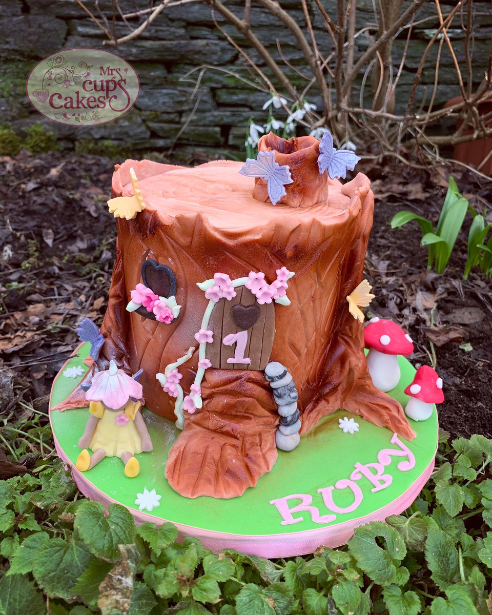 #happybirthday #birthdaygirl #firstbirthday #firstbirthdaycake #forest #fairy #fairytail #birthday #cake #sugarart #sugarctaft #handmade #victoriasponge