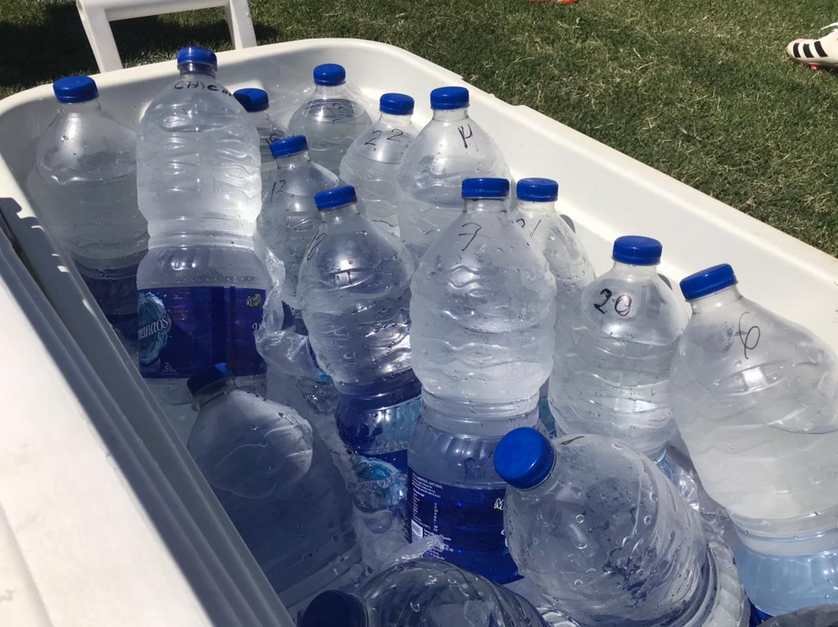 <a href="/PrensaDaom/">DAOM RUGBY</a> <a href="/virreyesrc/">Virreyes Rugby Club</a> ¡Buen detalle! En el entrenamiento entre <a href="/PrensaDaom/">DAOM RUGBY</a> y <a href="/virreyesrc/">Virreyes Rugby Club</a> cada botella de los jugadores tiene el número de su camiseta, así las pueden identificar. 

#ClubesEnScrum