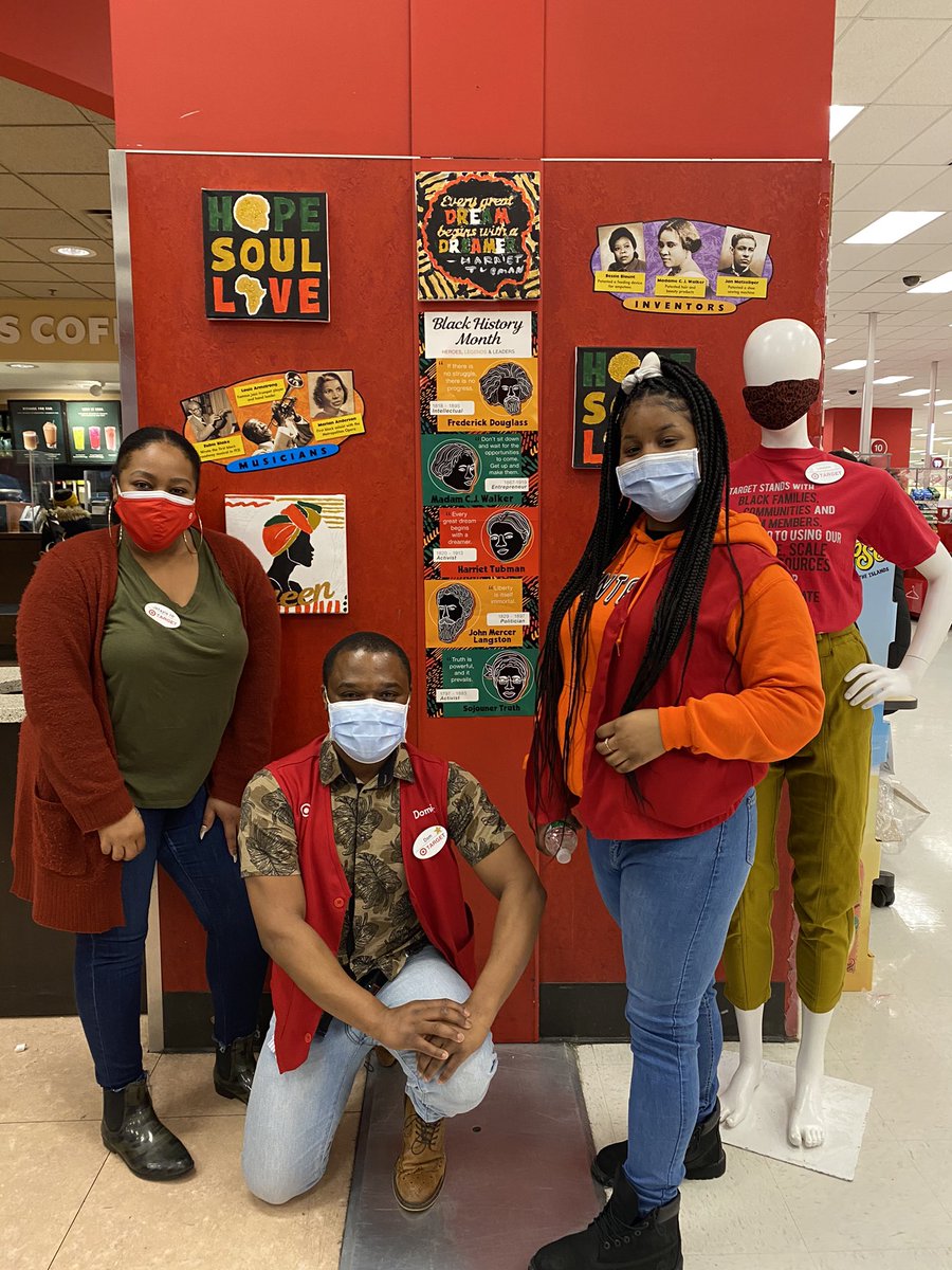 Debonaire_Dom's tweet photo. Black History Month Paint & Sip was a SUCCESS!!@JoseStarTgT @AshleyN0817 @NicoleTonnessen #BlackHistoryMonth2021 #HarlemTarget https://t.co/iDofa6DgZG