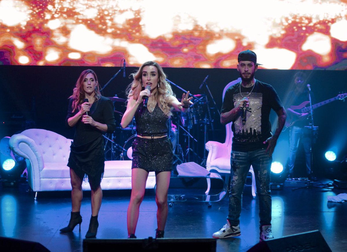 UlisesBuenoSOY's tweet photo. Increíble noche la de anoche 🔥 #Juntos @sole_pastorutti @fatimaflorez 💪🏼 
📸 @dreidemieph https://t.co/t7c2bnNpvl
