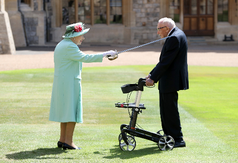 Queen's sweet wreath tribute to Captain Sir Tom Moore as he's laid to rest