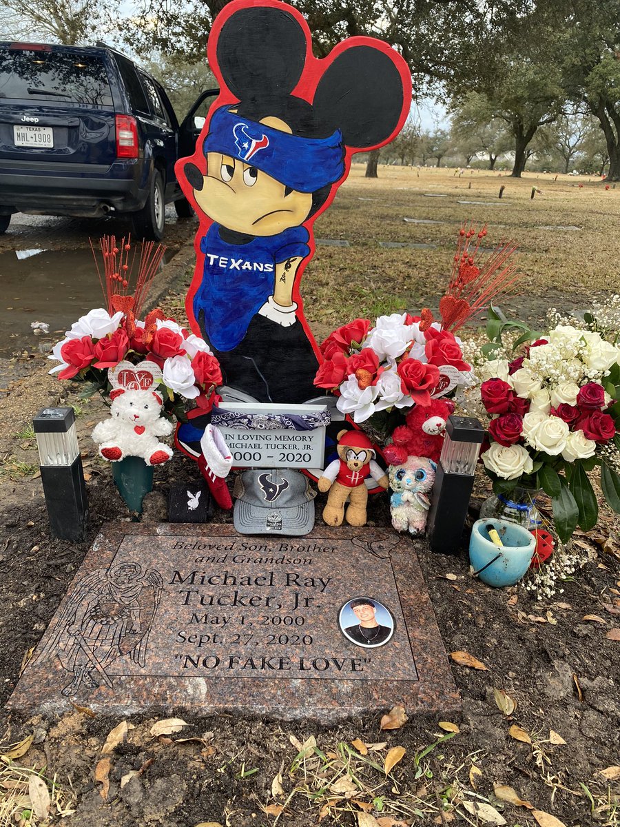 RAMBOMIKE713's tweet photo. Today makes 5 months that you’ve been gone son. I hide my tears when I say your name, but the pain in my heart is still the same. Although I smile and seem ok, there is no one who misses you more than me.
#firstbornson #michaelraytucker #forever20 #missyou #nofakelove #LLM 
#9:27 https://t.co/xHUyMPN1fP