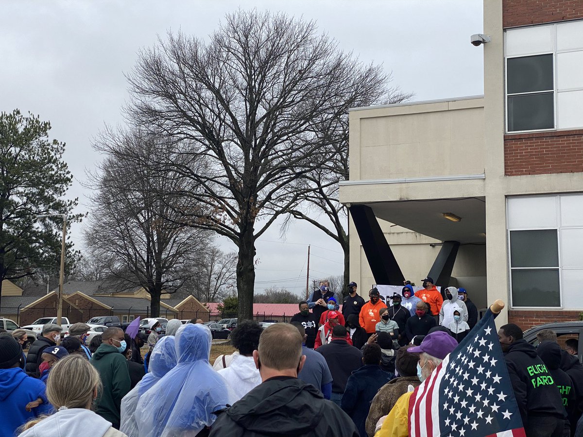 ReganWilliamsMD's tweet photo. Great Le Bonheur support for the CommUNITY walk against violence. Together we will make a difference. Very powerful message in Whitehaven. @LeBPedSurg @LeBonheurChild @SurgeryUTHSC @uofmemphis https://t.co/MqvsVdE92F