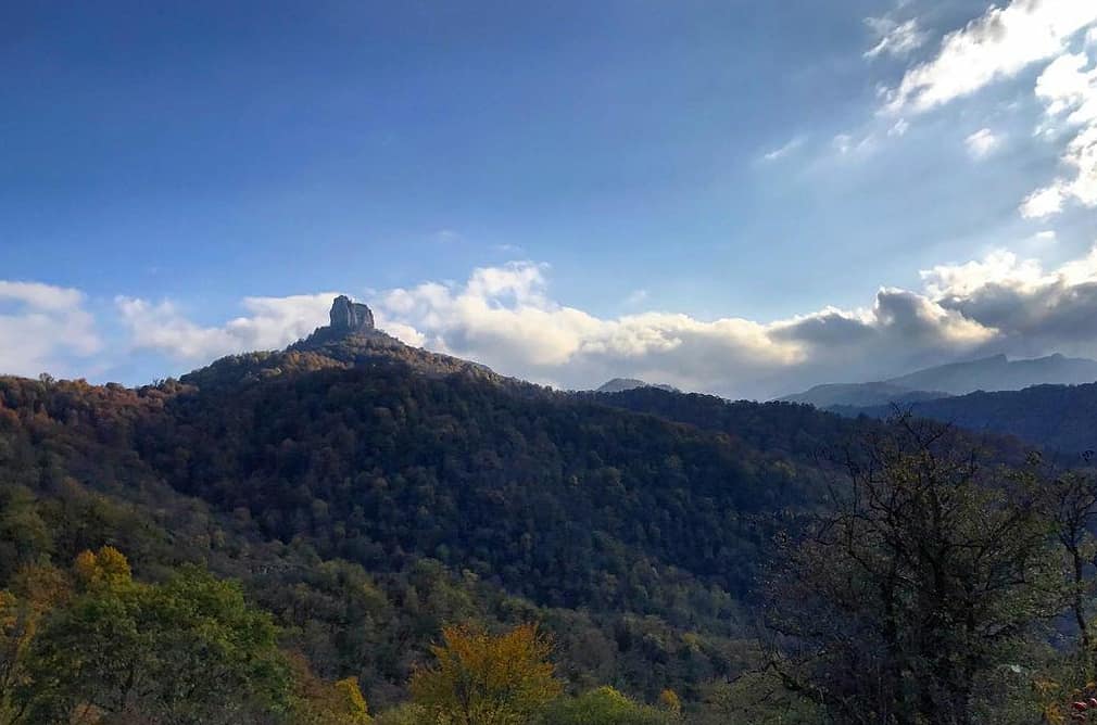 #Gakhach fortress is a historical monument located, between Kolatagh village of #Kalbajar and Almali village of #Khojaly.The mountain where the fortress of the IX century is located is surrounded on all sides by steep rocks, and the slope is covered with dense forests.