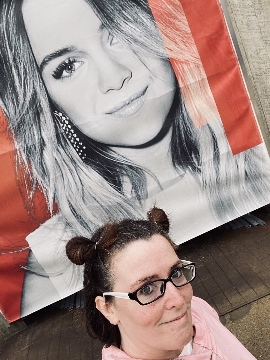 Oh hey <a href="/KelseaBallerini/">Kelsea Ballerini</a> 👋🏻 <a href="/opry/">Grand Ole Opry</a>