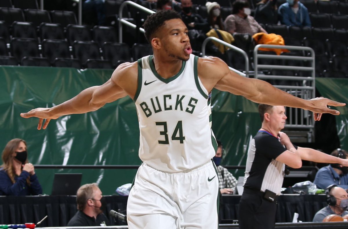 Giannis Antetokounmpo’s last 3 games:
37.7 PPG
12.0 RPG
5.3 APG
1.0 SPG
1.0 BPG
56% FG
40% 3PT
79% FT
Milwaukee 3-0 🔥 https://t.co/MS9ZG39MYB