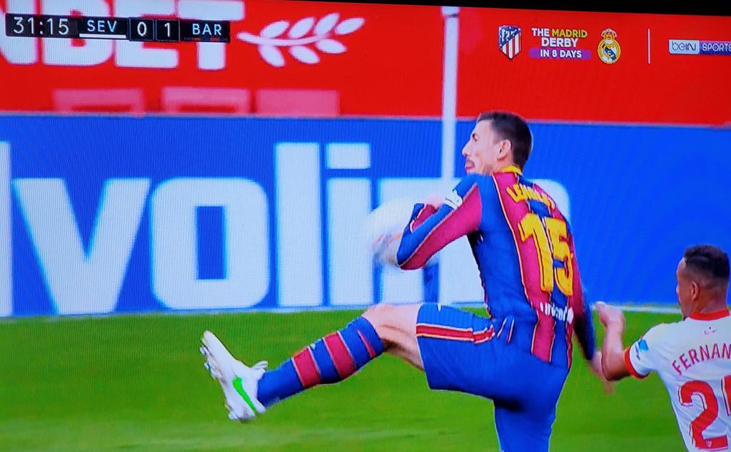 Robertinno53's tweet photo. No comments, #VARentino @lagalerna_ @DecimoCornelio @Ramon_AlvarezMM @FGwynne @Pacurll @elchiringuitotv @cristobalsoria @As_TomasRoncero @FREDDYMONTEJO1 @alexcalabresi @anitacobos @beINSPORTSUSA @AthosDumasE @Paul_Tenorio  @diarioas #Handtight? https://t.co/w0Dbn2gOwZ
