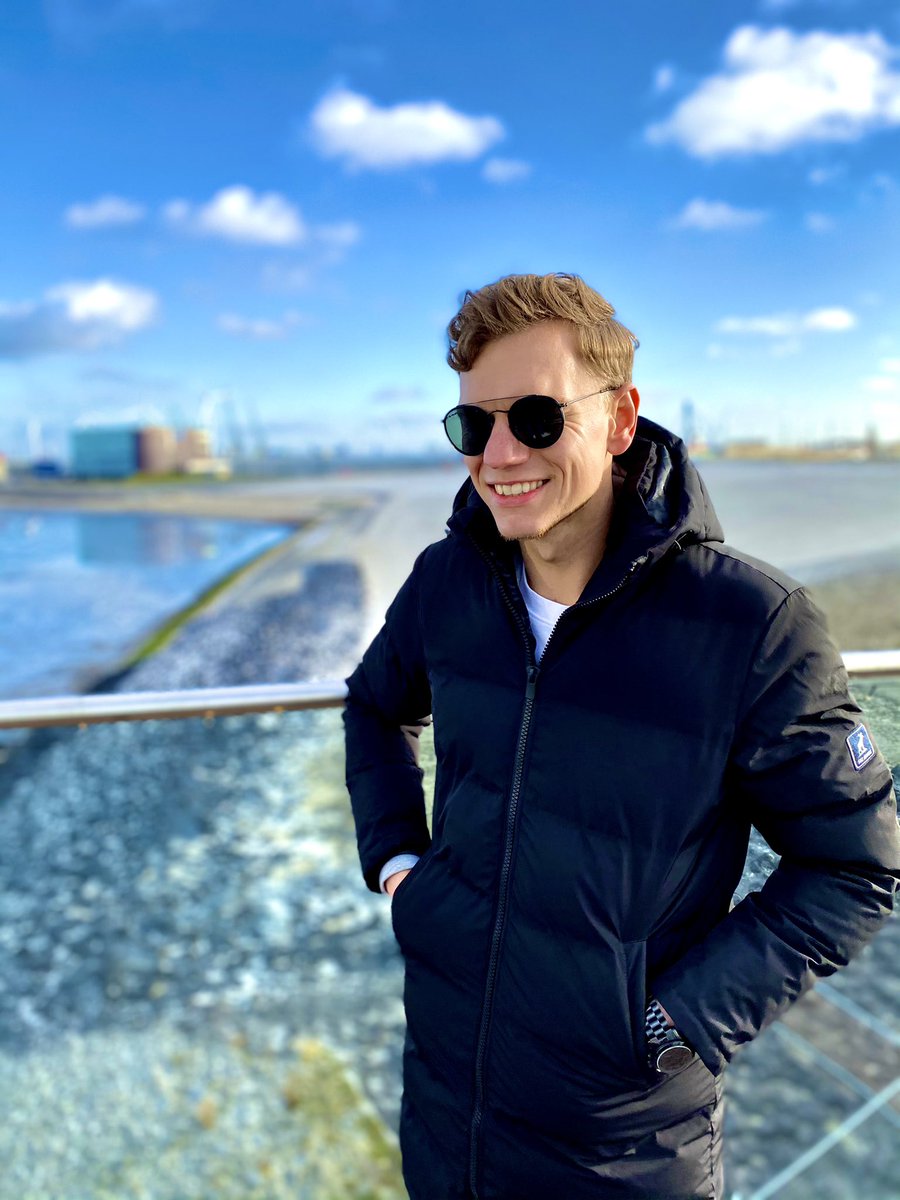 Lekker uitwaaien met de fam🌬! #weekend #saturday #delfzijl #zee #luckyshot #smile #sunglasses #sunny #cold