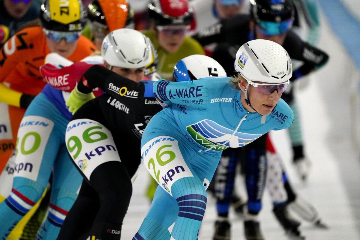 Met de tekenende woorden 'nummer 26 komt vrij' heeft Carien Kleibeuker haar afscheid als marathonschaatsster aangekondigd. 

>> schaatsen.nl/nieuws/2021/fe…