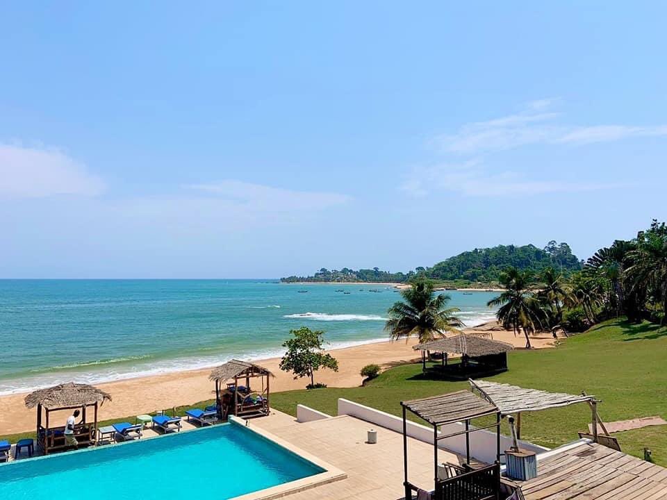 Assinie, Bassam, Jacqueville. D’accord. 

Néanmoins il existe aussi Grand Bereby, Fresco, Grand Lahou, San Pedro, Sassandra, Monogaga. Ici c’est Grand Bereby.

La Côte d’Ivoire est un COOLENDROIT.❤️