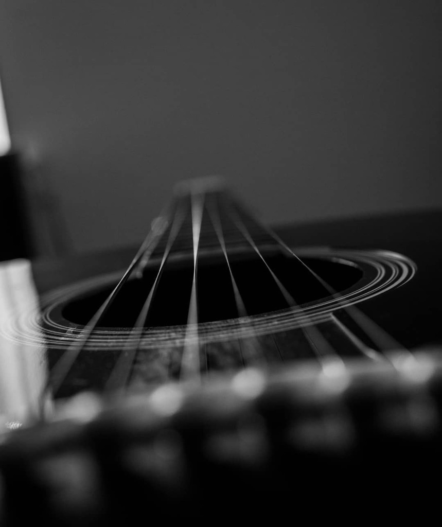 Lockdown vibes 2. Guitar strings
.
.
.
.
#picoftheday  #prestonphotographer #lancashirephotographer #guitar  #abstract #life #happy #canonphotography #canon  #abstractart #photography #art #abstractphoto #bnw #minimal #music #lockdown  instagr.am/p/CLzjNedjKW8/