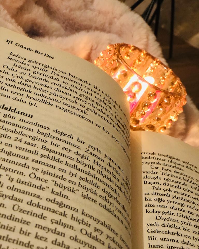 Geçmişe değer verin,geleceğe kucak açın ve hayatınızı "şimdi"dediğimiz o eşsiz anda yaşayın.