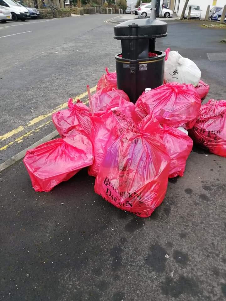 BlackburnTidy's tweet photo. After last Sunday's Mammoth start it's no wonder.....
#litterpicking #tallytime
421 bags this week and yet more volunteers. #poo action on an alley way and loads of conversations. @zanywanywoo
@OsmanSayyed https://t.co/r0zTiRq9AU