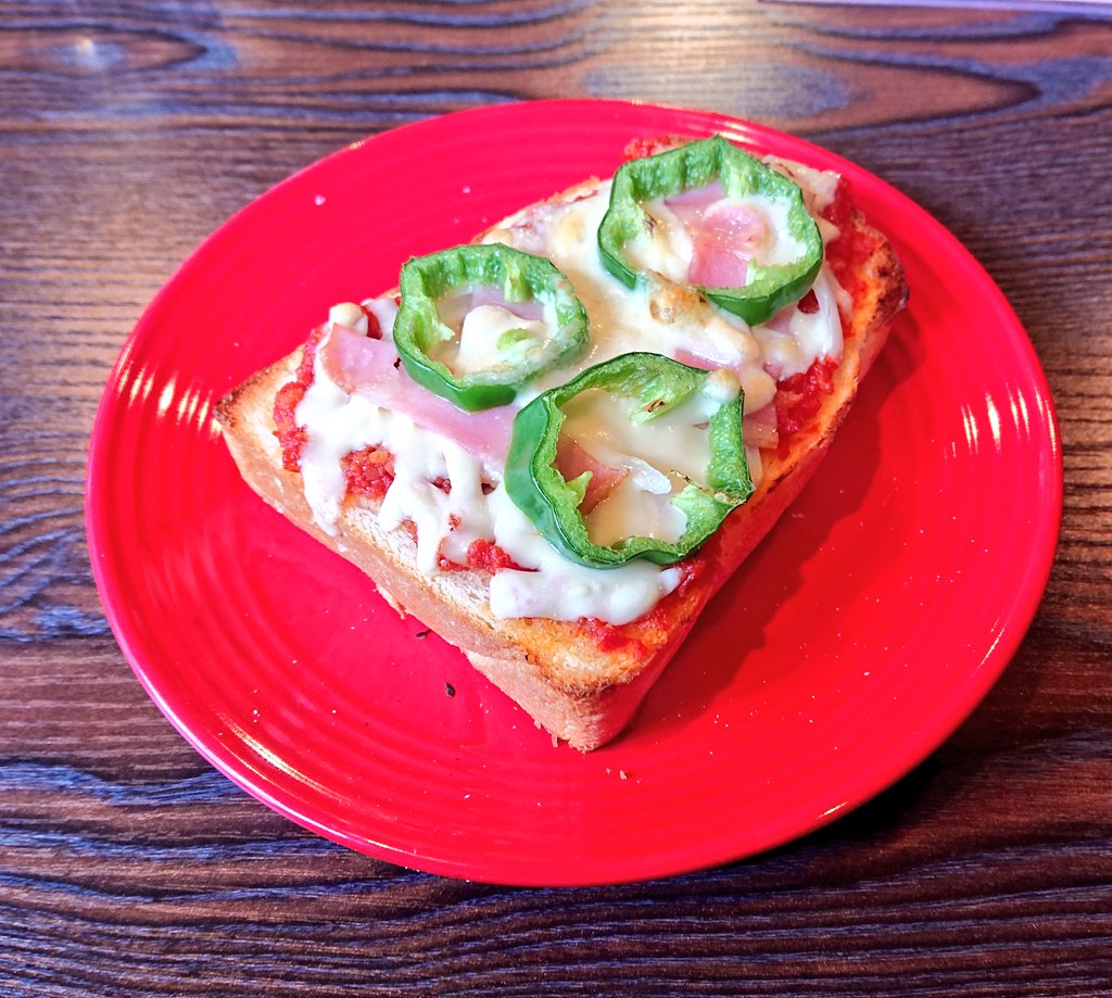 YunPanMan1's tweet image. #mojacafe
#いちごソーダーアイストッピング
#ピザトースト