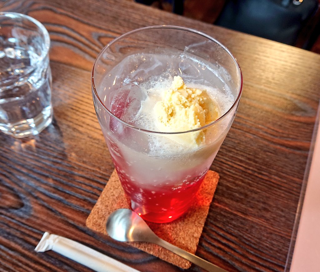 YunPanMan1's tweet image. #mojacafe
#いちごソーダーアイストッピング
#ピザトースト