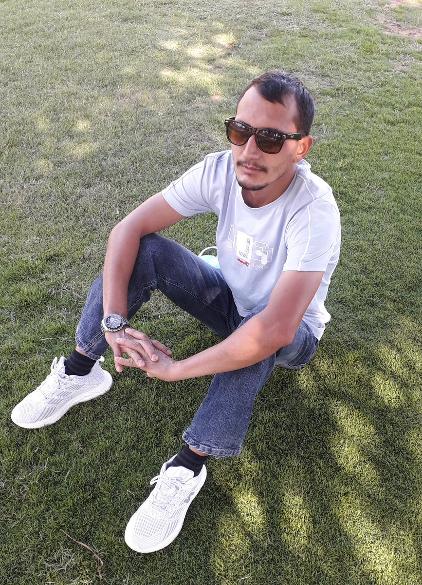 hemantkhadka33's tweet photo. याद आउने भनेकै एकान्तमा हो भिडभाडमा त जो कोहि पनि भेटिन।। https://t.co/7olAYR1Gt6