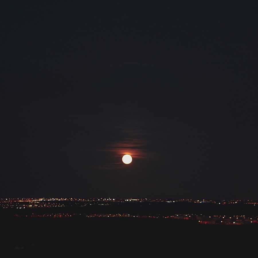Tonight's moon is on 🔥

📍Madrid