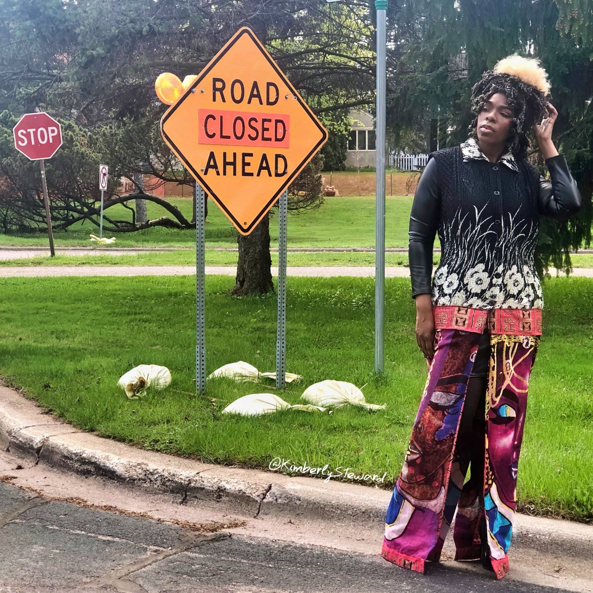 KimberlySteward's tweet photo. ✊🏿 The simplification of #BlackHistory. 

👉🏾Vest &amp; #headwrap by #bespoke designer Felix Hampton Brown, Yo' Role.⁣
👉🏾Creative direction, makeup, hair &amp; wardrobe styling by Me #KimberlySteward #ImageMaker 

#BlackHistoryMonth2021 https://t.co/S7DJxopjAd