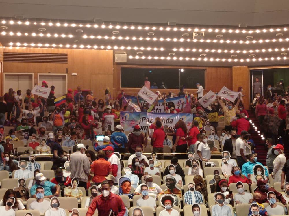 ¡DÍA HISTÓRICO!

JUNTOS construyendo la ruta de lucha, avance y VICTORIA. Presente la tropa del Movimiento por la Paz y la Vida ✊🏿 

#UniónDeLosPueblos #27FRebeliónVictoriosa 
<a href="/NicolasMaduro/">Nicolás Maduro</a> <a href="/HectoRodriguez/">Héctor Rodríguez C.</a>