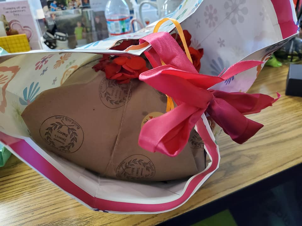 SHuggins67's tweet image. A perfect pick-me-up from a colleague &amp;amp; her mother. #BreadforEd