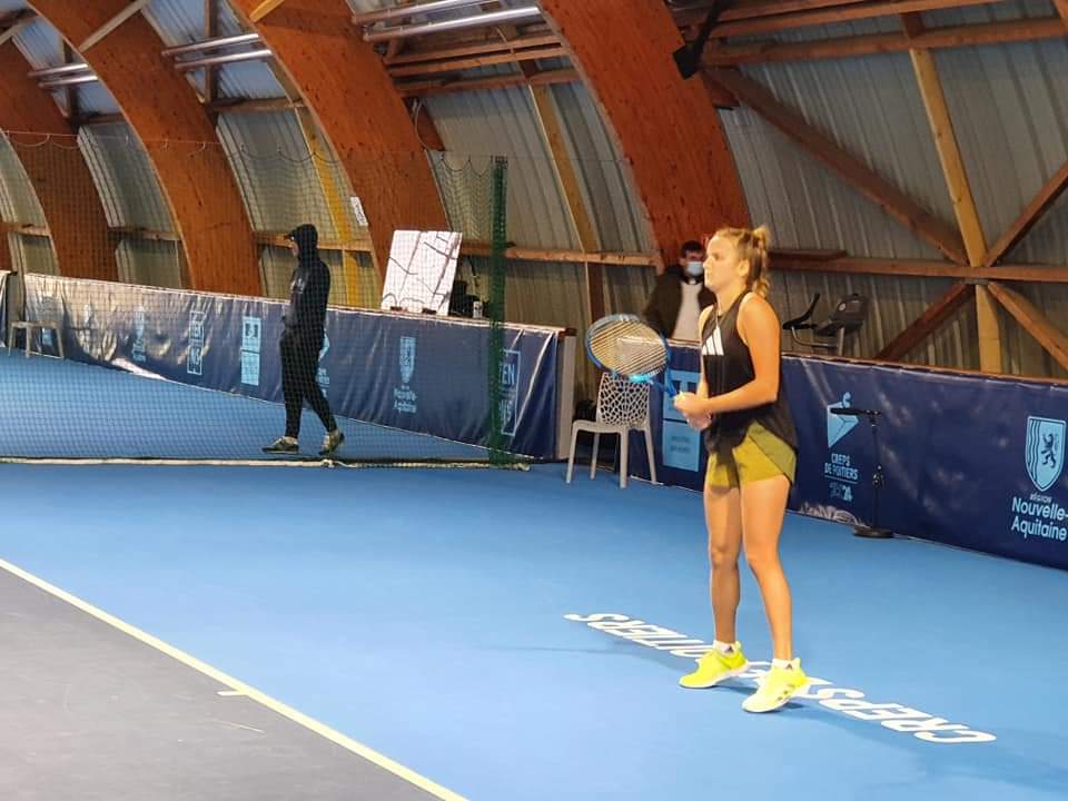[RÉSULTAT 📝] : Clara Burel en finale, cocoricoooo ! 🐔👊🏻
🇬🇧 Clara Burel in the final, cocoricoooo !
🇫🇷 Les fans de tennis français doivent être de bonne humeur en cette fin d’après midi avec la performance de Clara Burel

#tennis🎾 #itf #poitiers  #semifinals #burel #qualified