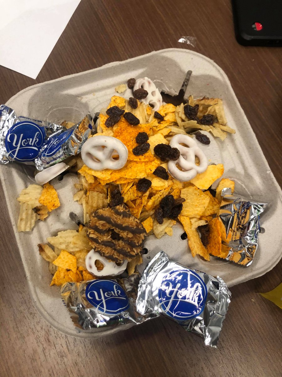 behrakis's tweet photo. @rsahuskyhunt bone apple teeth!! 🧑‍🍳💋 https://t.co/65aJ1JHYk2