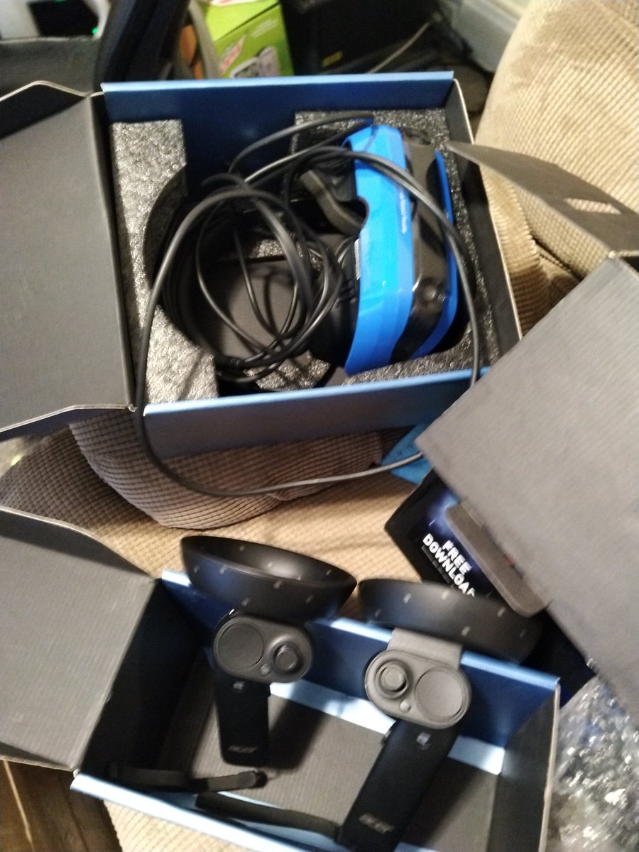 toge_toi's tweet image. VR #Twitch Streams coming soon (maybe today) guys!! Look what came in the mail today!!! Incoming VrChat &amp;amp; Phasmo VR Streams!!! First ever really playing with VR!