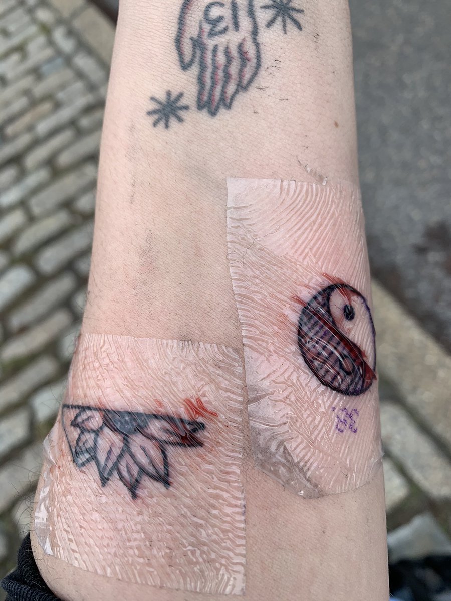 ninaxoxox97's tweet photo. New ink! Very happy the way the Ying Yang and Sunflower came out!! ππ»β―οΈ @StudioRedink #SaturdayVibes #StudioRedInk #NYC #TattooCheck https://t.co/Y4oUwkapkX