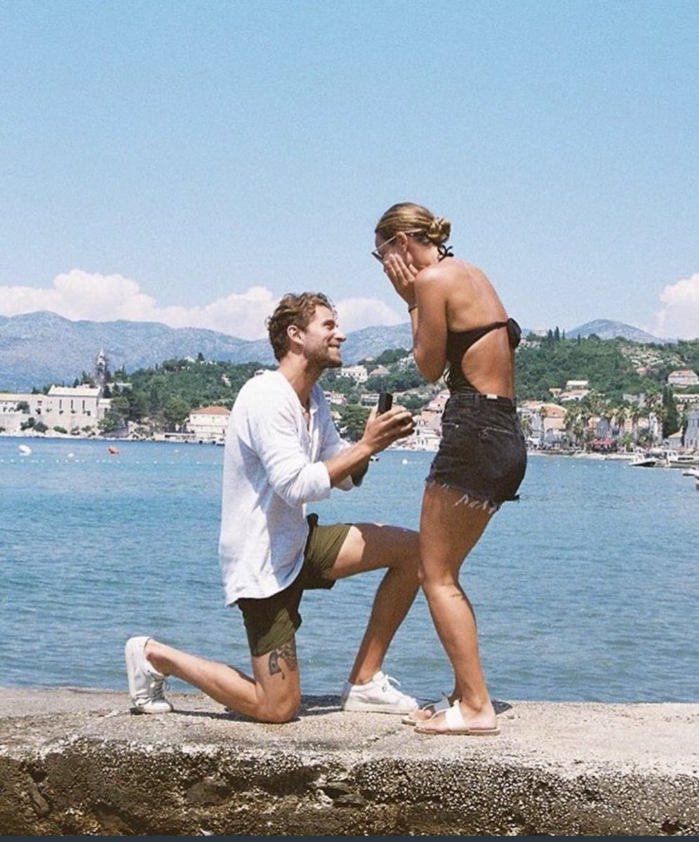Eden_Eats's tweet photo. 8 yrs ago, I was in Flatbush Brooklyn near the train station. A man fell unconscious onto the subway tracks. I pulled that man out of the platform right before the Q train approached. We dated for 8 months until I found out he was dating a Peloton instructor. This isn't us. https://t.co/6Cit4D9c6k