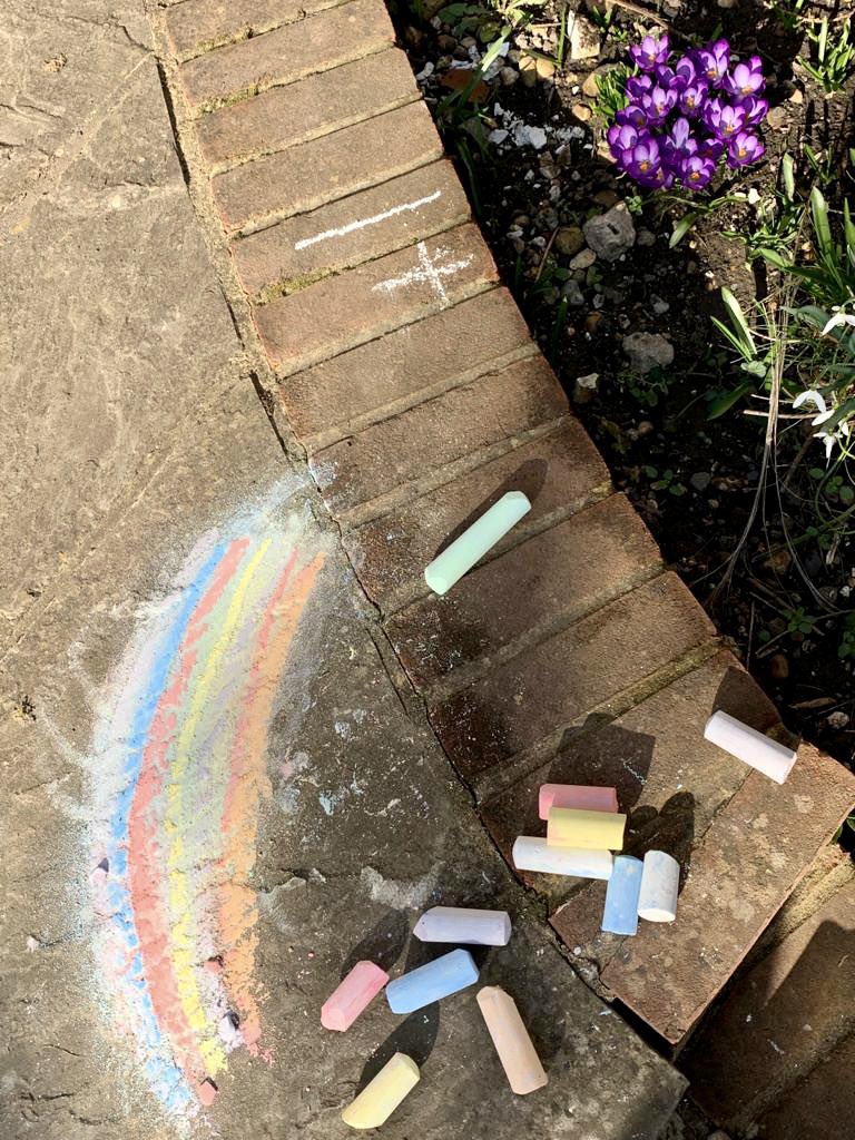 YH_ArtDesign's tweet photo. EF #yorkhouseY5 @YorkHouseSch sets the mood: Springtime, sunshine and hope 🌸☀️🌈 #theyorkhouseway #bettertimes #togethersoon https://t.co/Jm46KFnobV