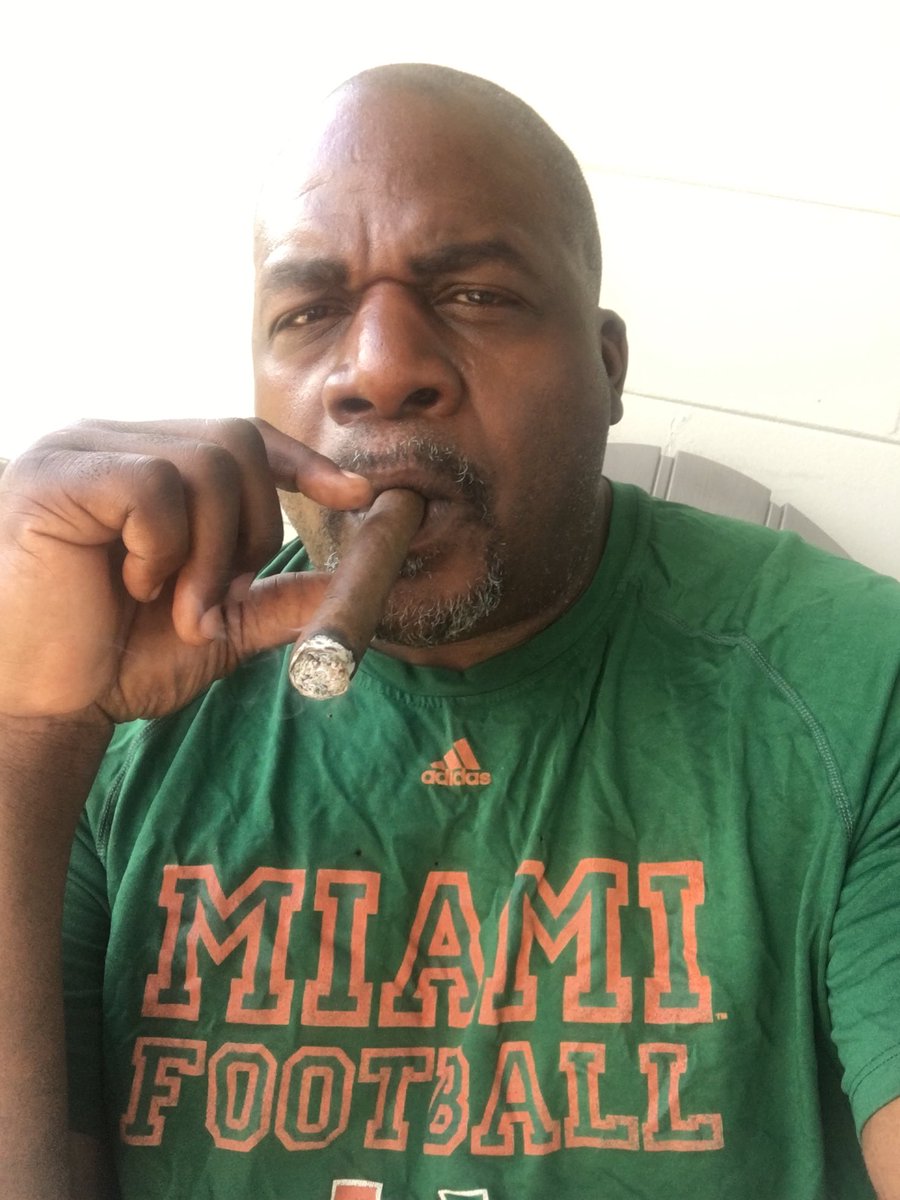 Happy National Cigar Day!!! Get you an ALL PRO SERIES CIGAR at HowardGCigars.com   Stay Lit 🔥🔥🔥