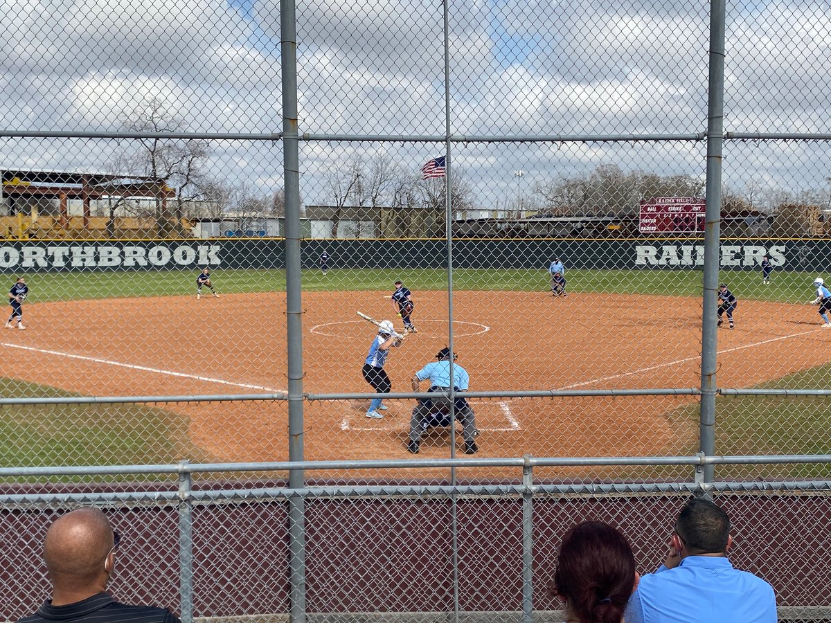 Texans lead Clements high school 4-0 top of the fourth! Go Texans!! 🥎💙🥎💙 <a href="/SRHSTx_softball/">Sam Rayburn Softball</a>