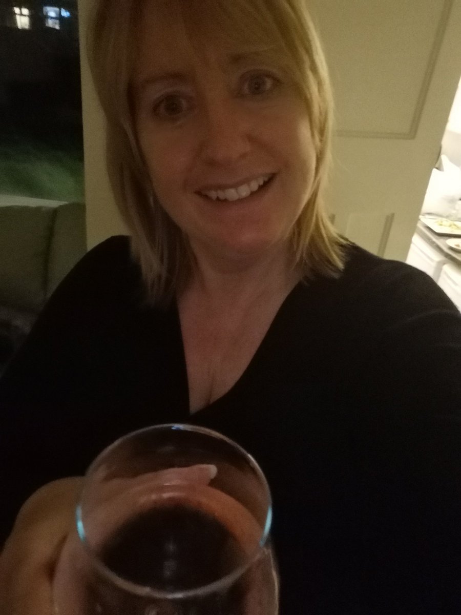 jorich21's tweet photo. Who's already started a party without me?
Apologies for lateness but I've poured a pinot and I'm ready for watching Newcastle.
Oh and I'm so bloody chuffed with todays result, I love being a Seasider 🧡⚽🧡
#notut
#braveabareface
#dontcarereally https://t.co/noZILqRd1V