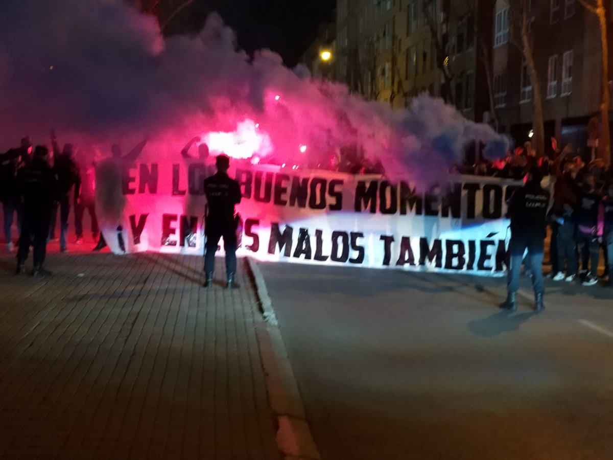 UltrasGetafe's tweet photo. Si hace un año estábamos, ¿Cómo no vamos a estar ahora? #GetafeNuncaSeRinde 
#EnLosBuenosMomentosYEnLosMalosTambién https://t.co/mzjBJ1uFqe