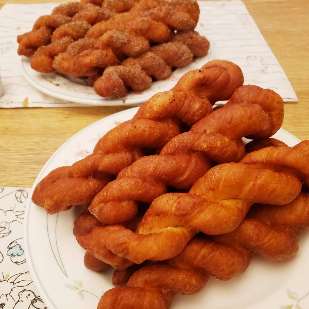 GoKoRestaurant's tweet photo. #찹쌀 꽈배기 #ggwabegi #twist #twistdonut
#easy_recipes
all you need
#strong_flour, #sweet_ricepowder, #salt, #sugar, #yeast, #warm_milk, #oil
#delicous #homecook #kidsmeal #diycook https://t.co/nWql7qrC6R
