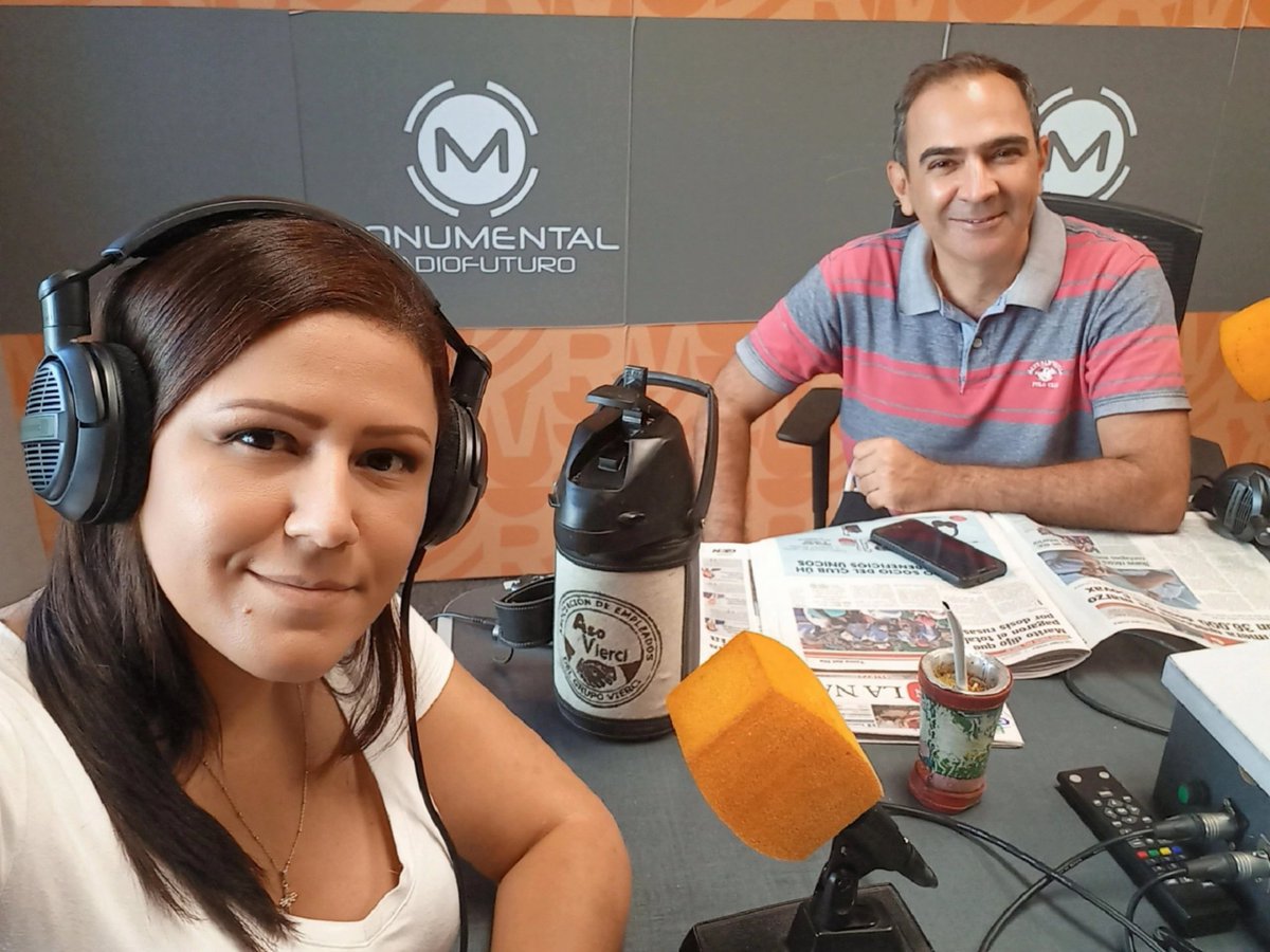 emilce_aponte's tweet photo. Vive la vida de tus sueños, pero vive despierto 💛 ... hacemos preguntas y analizamos las respuestas #periodismoPy @Santander_Rober 🎧🎙🇵🇾La tarde de los sábados via @AM_1080 @Entrenatecomun2 https://t.co/c6E4evKXgU