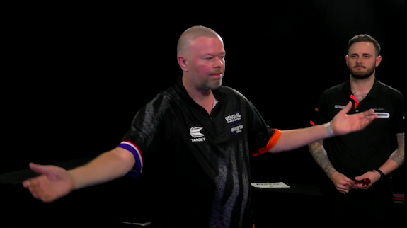 "Why would I ever retire?"

Raymond van Barneveld is BACK, and in style! A 8-6 victor over Joe Cullen.
#Darts #PC3 

WOW!!!!!