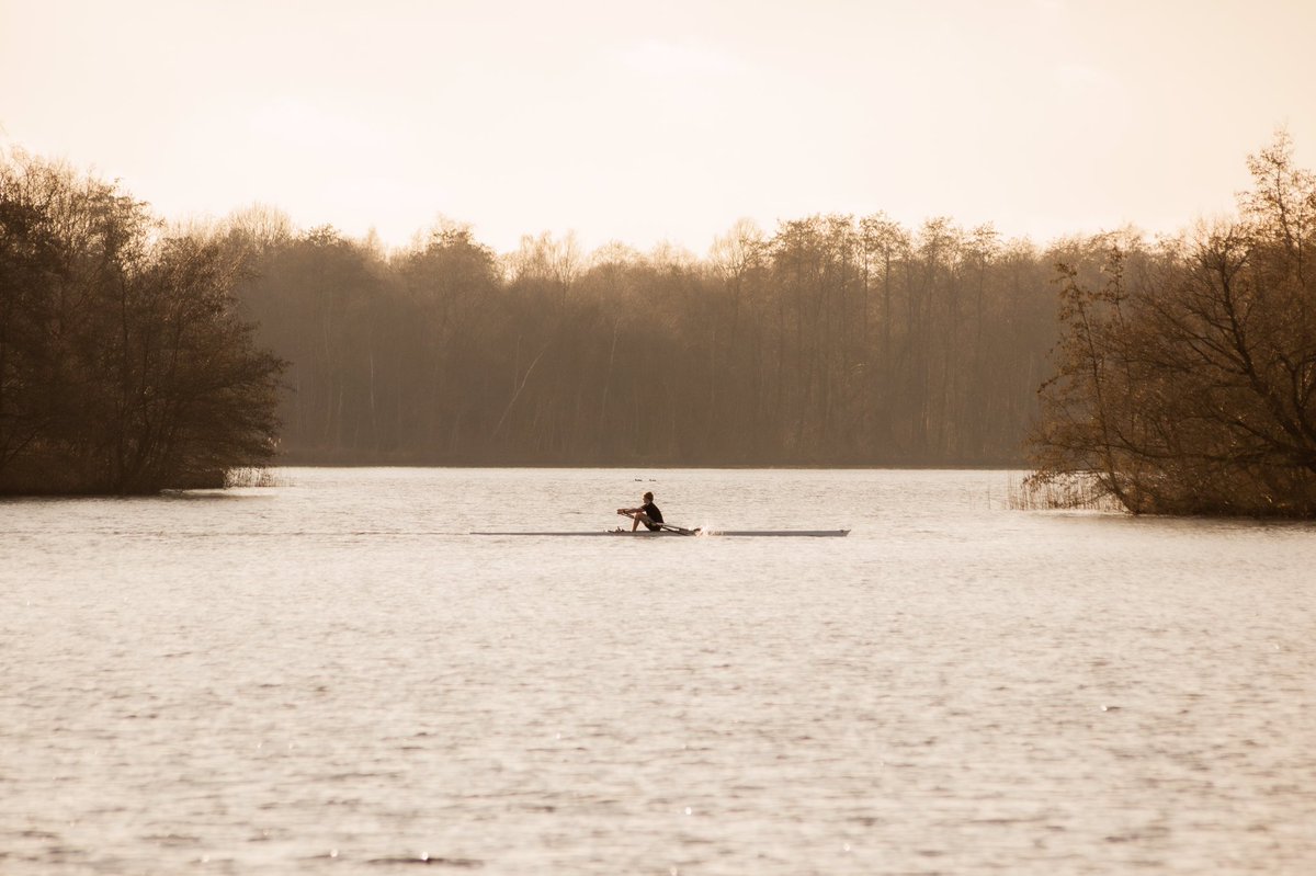 Kan ontzettend genieten van het paterswoldsemeer, eerst als roeier, nu als trainer. Fantastisch stukje Groningen.