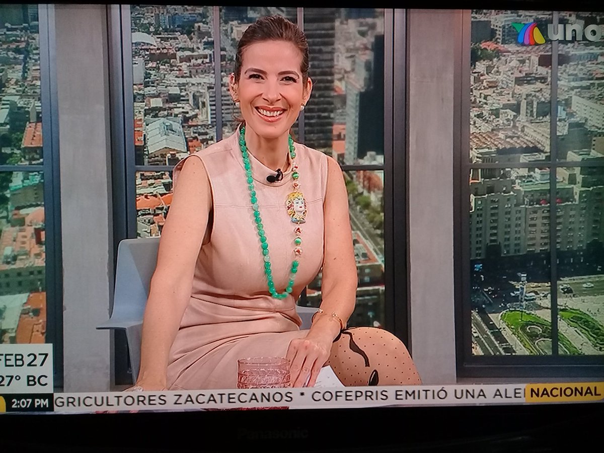 AngelDi29's tweet photo. Viendo a la bellisima guapa y sexy @carolina_rocha_ en @HechosSabado https://t.co/kGbcZp7MBH