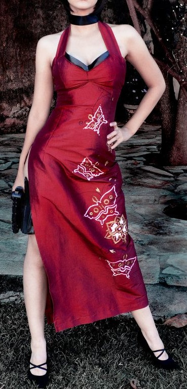 She quietly makes her way into this rather posh place. Possible prospects were everywhere. #NabooMasquerade