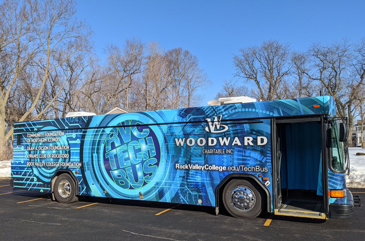 rvcgoldeneagles's tweet photo. Behind the scenes for the filming of our #rvctechbus commercial! https://t.co/czEgMX11Py